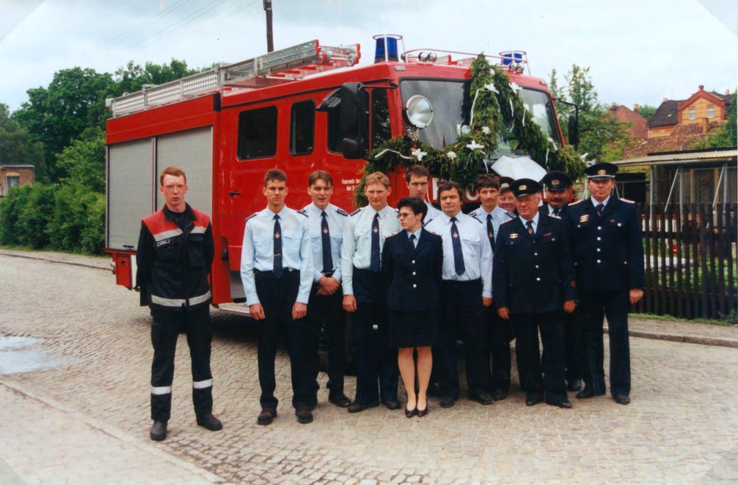 Freiwillige Feuerwehr Annahütte mit Einsatzfahrzeug